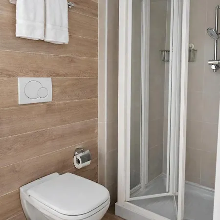 Antares Lägenhetshotell 4*