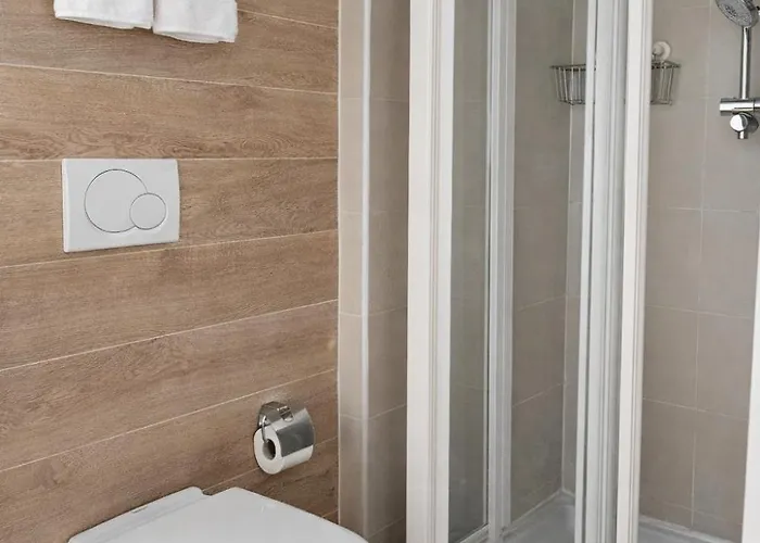 Antares מלון דירות 4*